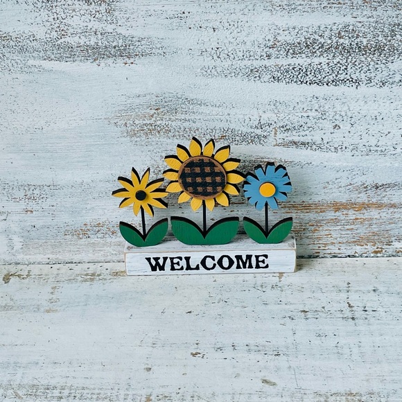 *Welcome Triple Flower Shelf Sitter - Picture 11 of 14